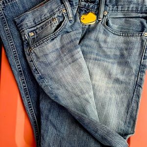 Mens Levi Jeans size 32 by 32 no holes, rips or stains.